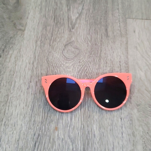 Stella McCartney kids cateye sunglasses in pink smoke/ great condition - Picture 2 of 7